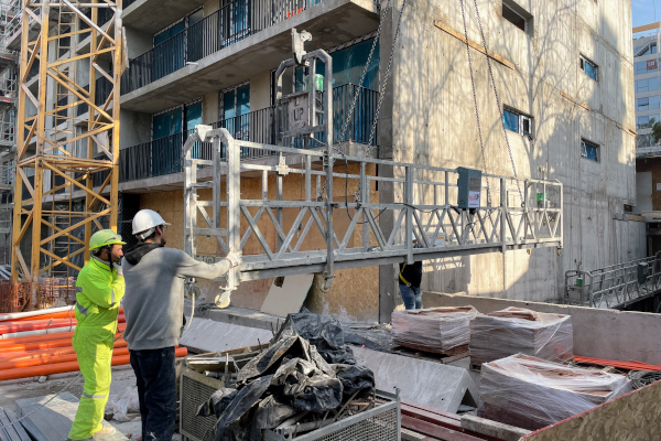 Andamio colgante de MacUP en el Edificio del Canto, un proyecto residencial de Constructora Bravo Izquierdo en el corazón de Providencia.